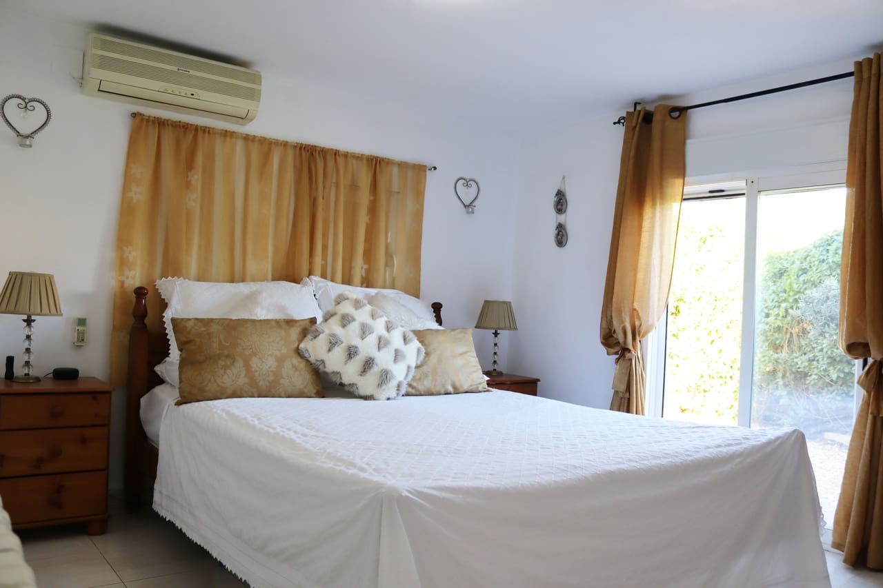 6 Zimmer Villa zu verkaufen in Orba mit Pool - 499.950 € (Ref: 10098698)
