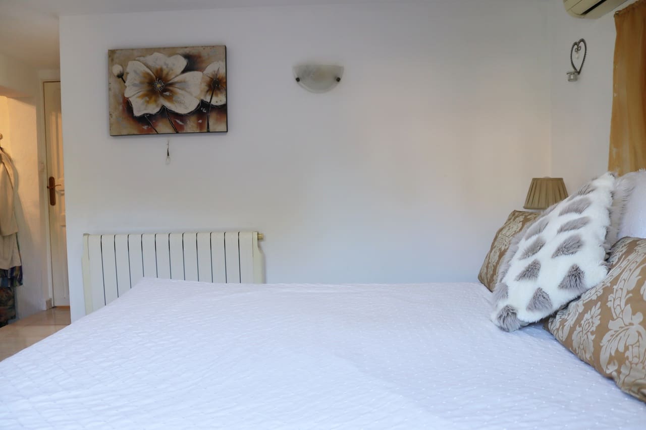 6 Zimmer Villa zu verkaufen in Orba mit Pool - 499.950 € (Ref: 10098698)