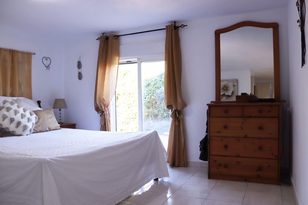 6 Zimmer Villa zu verkaufen in Orba mit Pool - 499.950 € (Ref: 10098698)