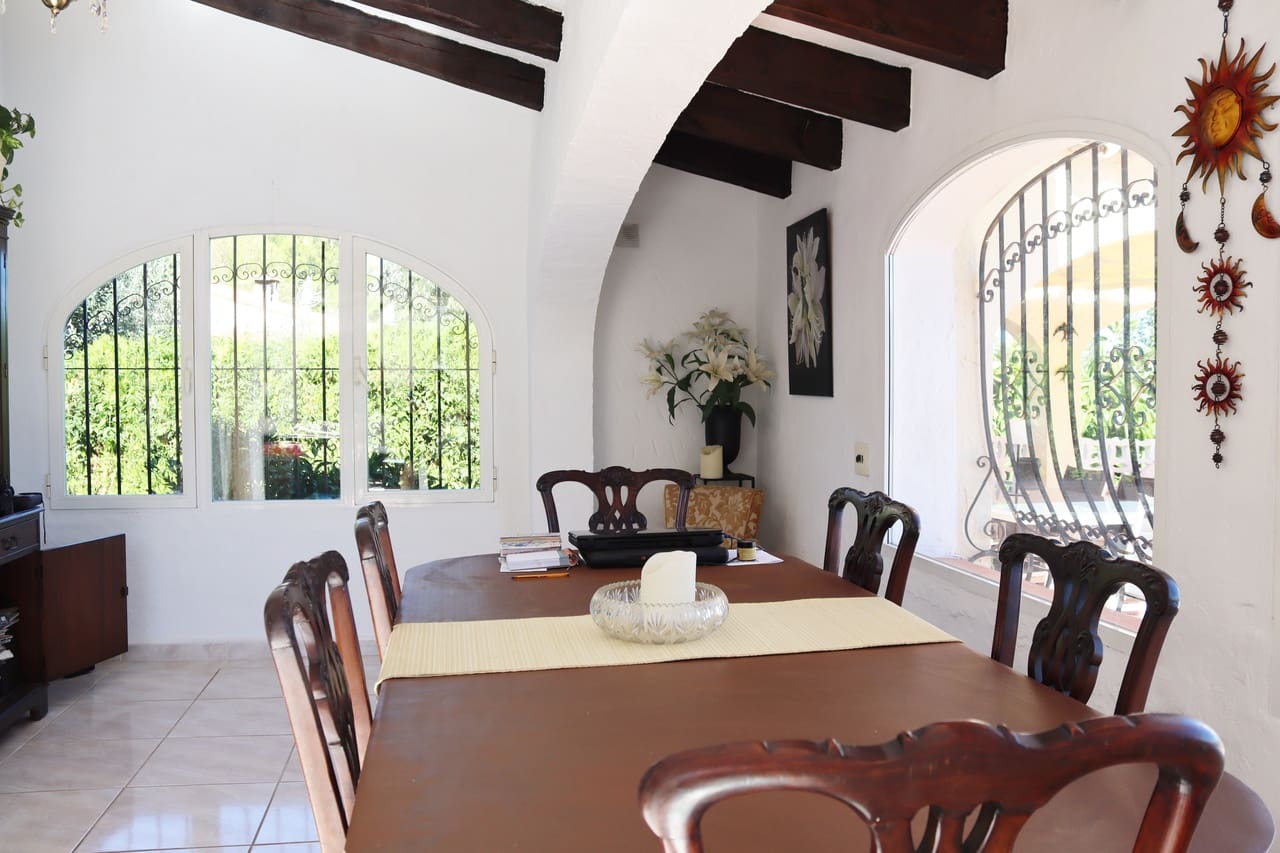 6 Zimmer Villa zu verkaufen in Orba mit Pool - 499.950 € (Ref: 10098698)