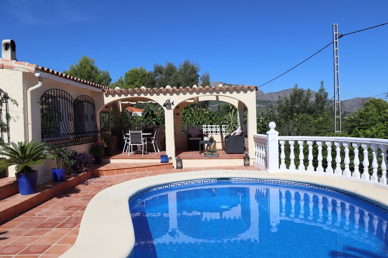 6 Zimmer Villa zu verkaufen in Orba mit Pool - 499.950 € (Ref: 10098698)