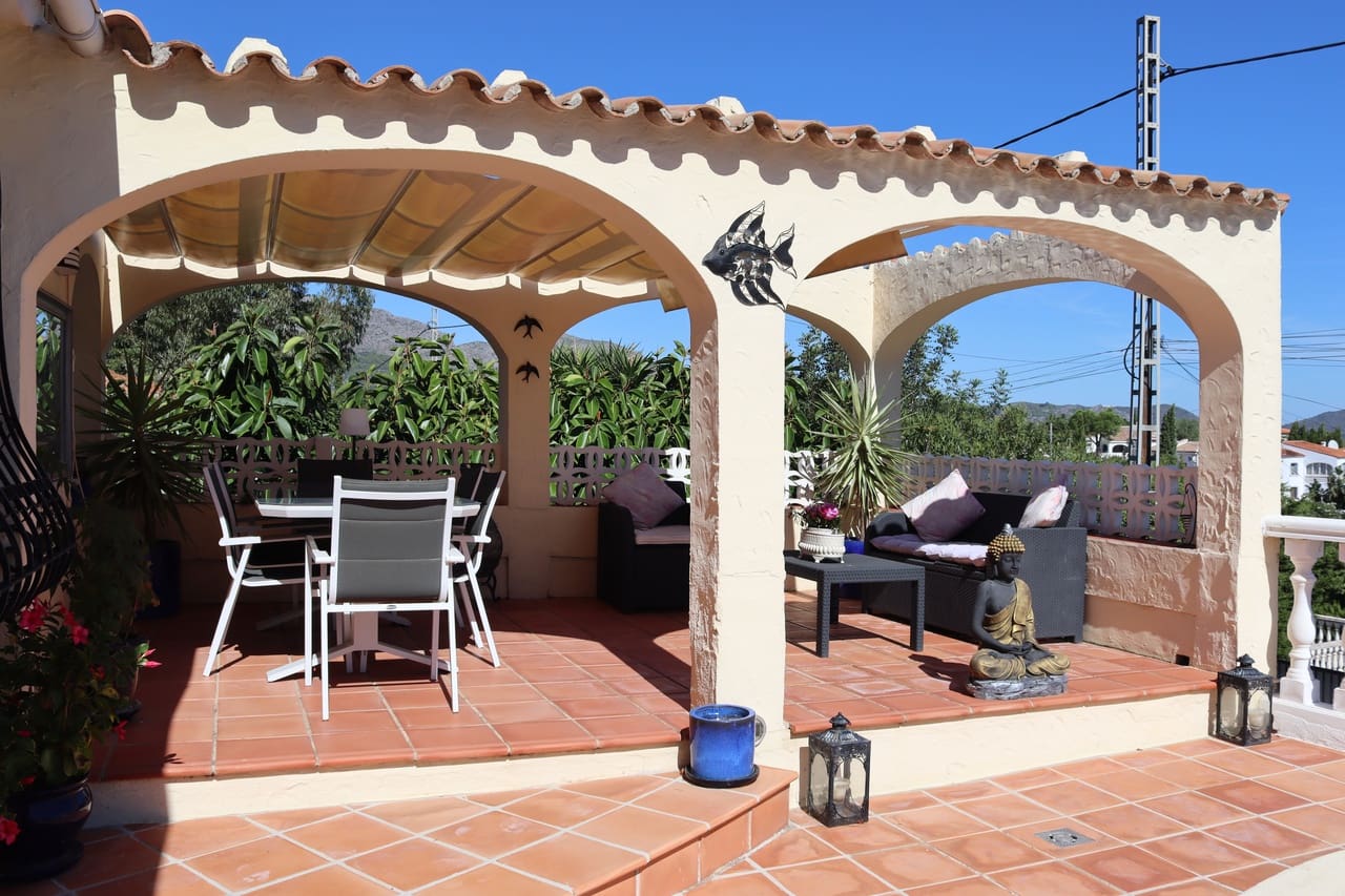 6 Zimmer Villa zu verkaufen in Orba mit Pool - 499.950 € (Ref: 10098698)