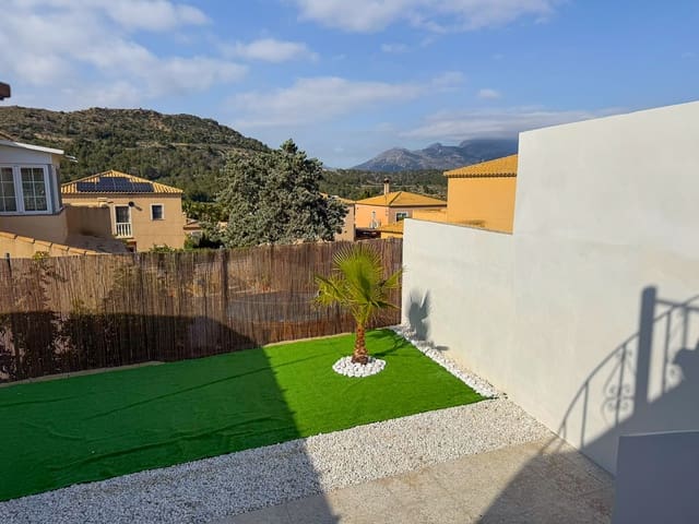 4 quarto Moradia para venda em La Nucia com piscina - 395 000 € (Ref: 10110423)