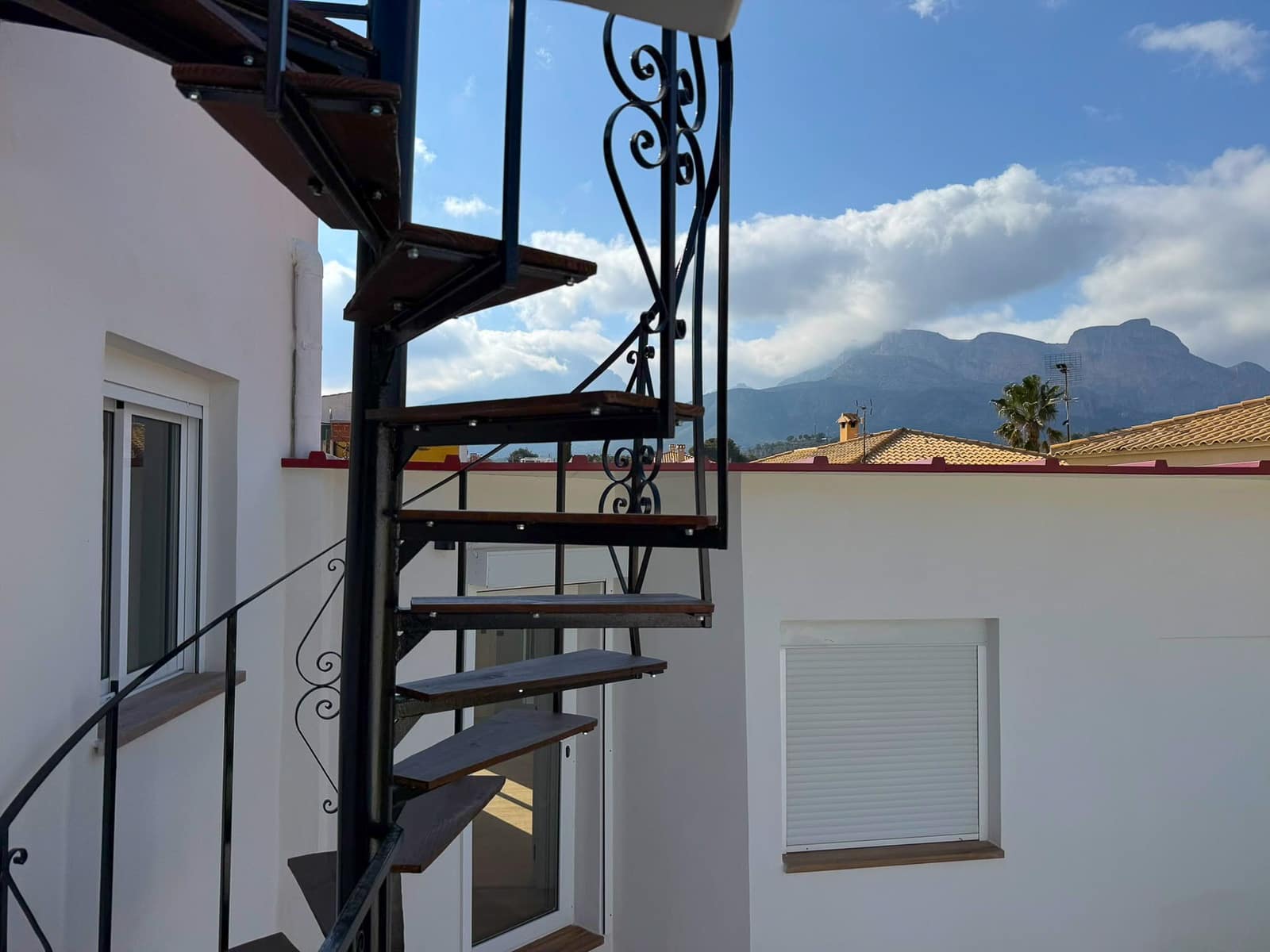 4 quarto Moradia para venda em La Nucia com piscina - 395 000 € (Ref: 10110423)