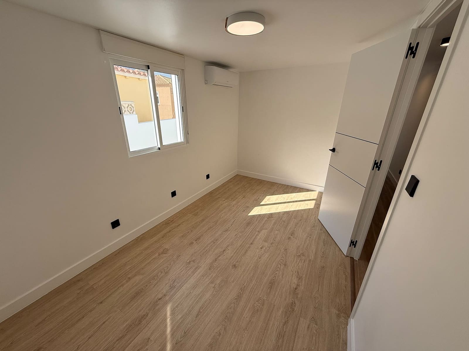 4 quarto Moradia para venda em La Nucia com piscina - 395 000 € (Ref: 10110423)