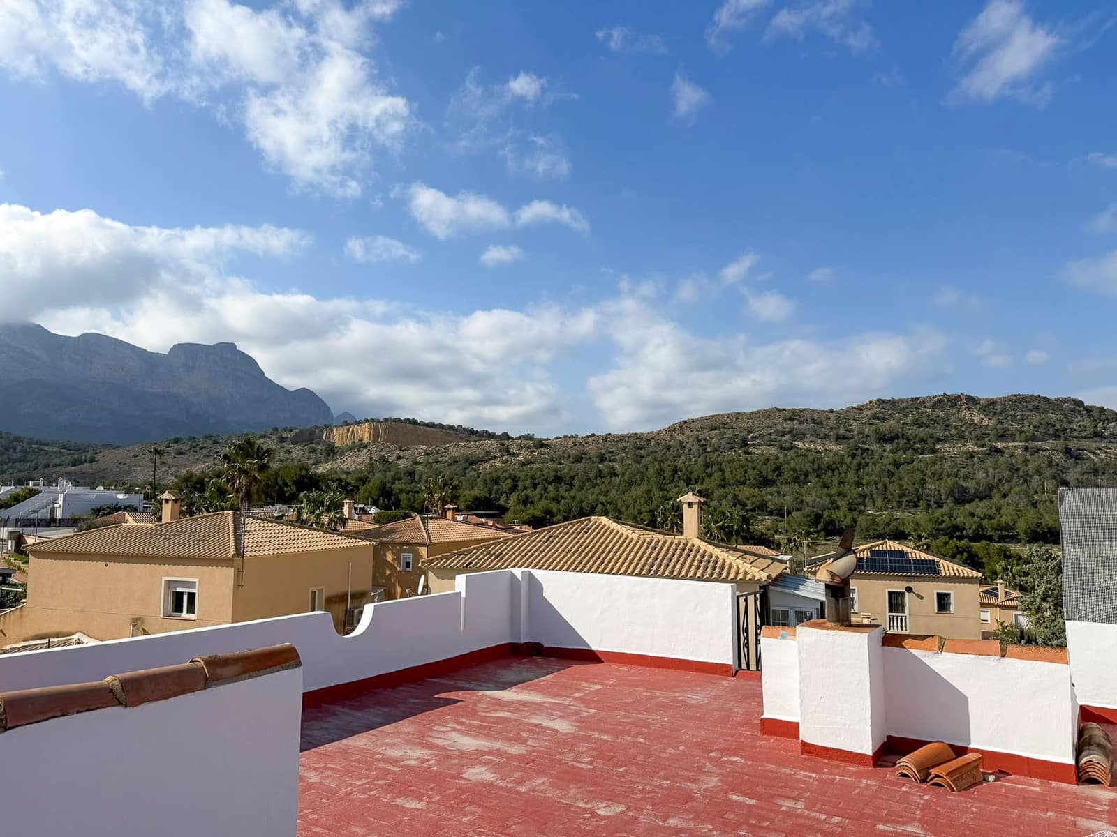 4 quarto Moradia para venda em La Nucia com piscina - 395 000 € (Ref: 10110423)