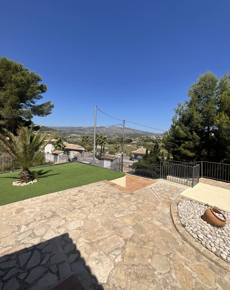 3 bedroom Villa for sale in Calpe / Calp with pool garage - € 435,000 (Ref: 7800607)