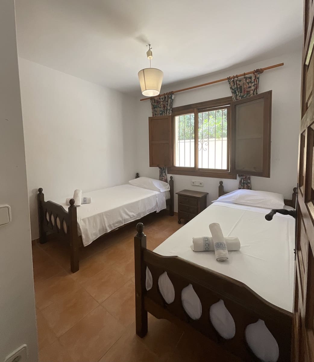 3 bedroom Villa for sale in Calpe / Calp with pool garage - € 435,000 (Ref: 7800607)