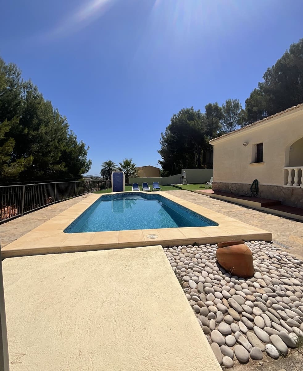 3 bedroom Villa for sale in Calpe / Calp with pool garage - € 435,000 (Ref: 7800607)