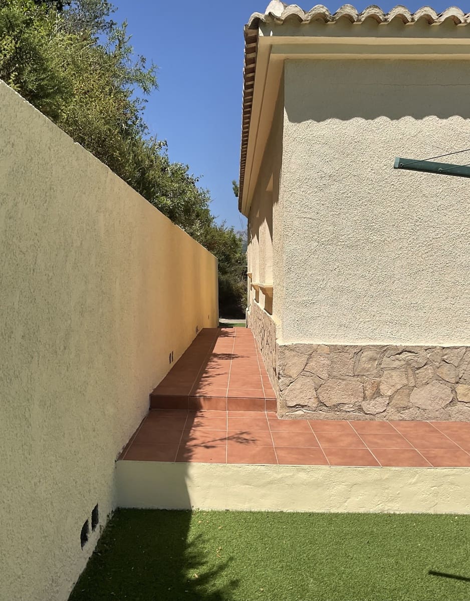 3 bedroom Villa for sale in Calpe / Calp with pool garage - € 435,000 (Ref: 7800607)