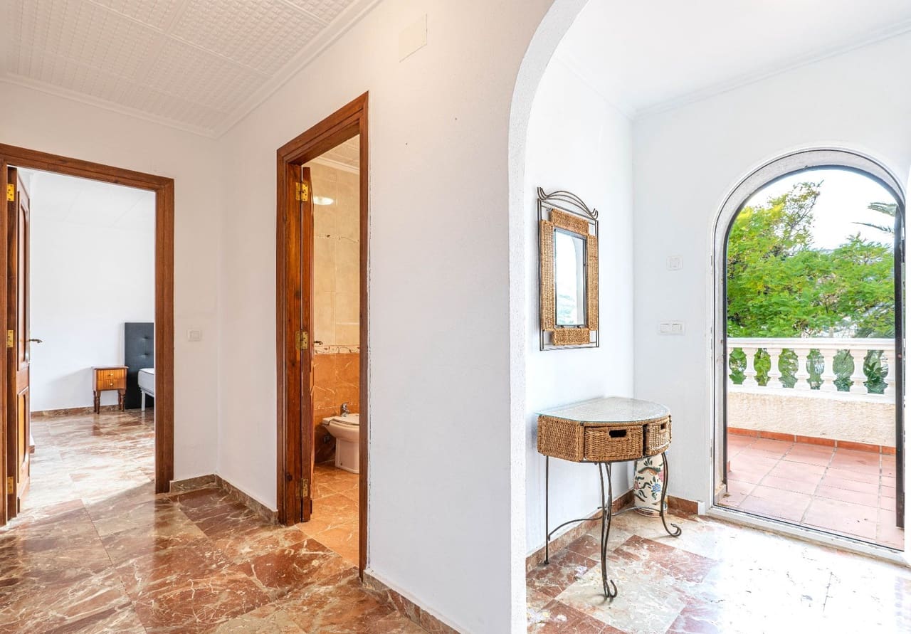 7 bedroom Villa for sale in Calpe / Calp with pool garage - € 690,000 (Ref: 8123831)