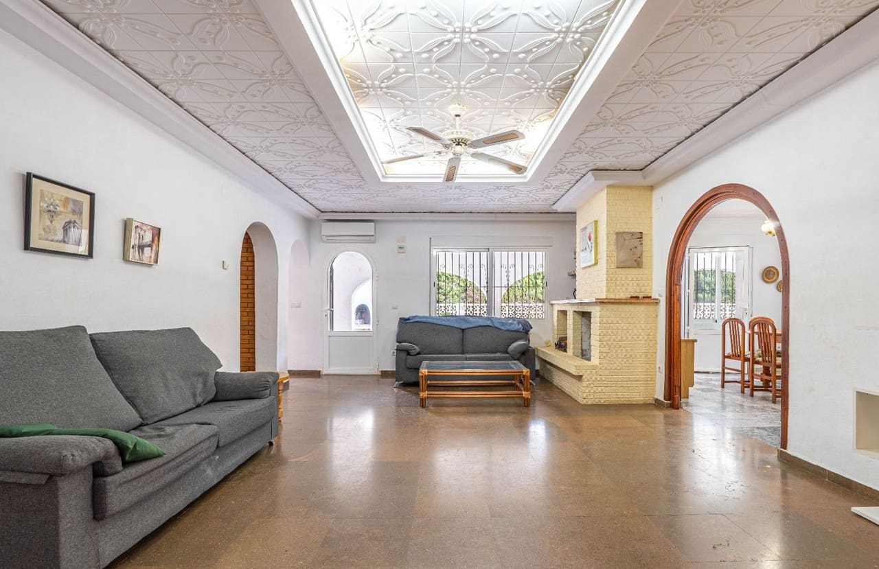 7 bedroom Villa for sale in Calpe / Calp with pool garage - € 690,000 (Ref: 8123831)