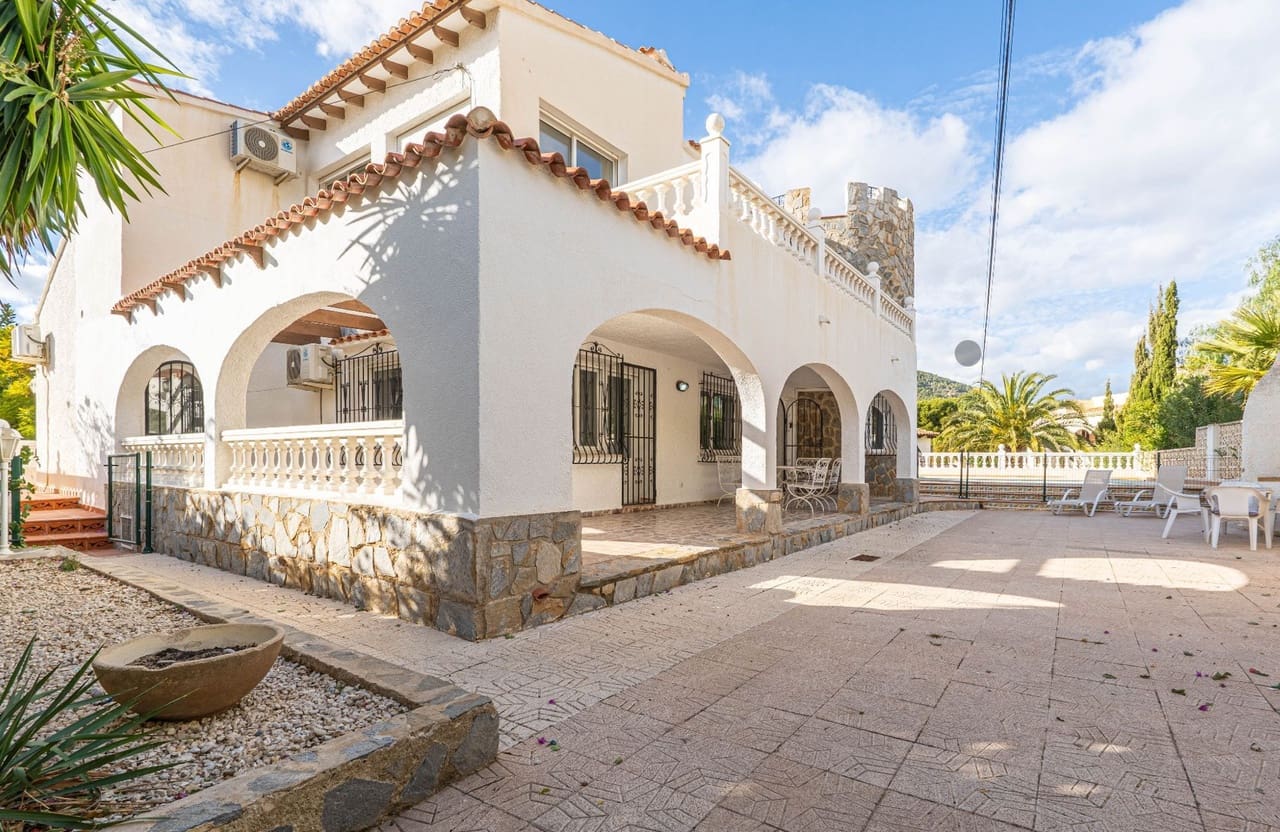 7 bedroom Villa for sale in Calpe / Calp with pool garage - € 690,000 (Ref: 8123831)
