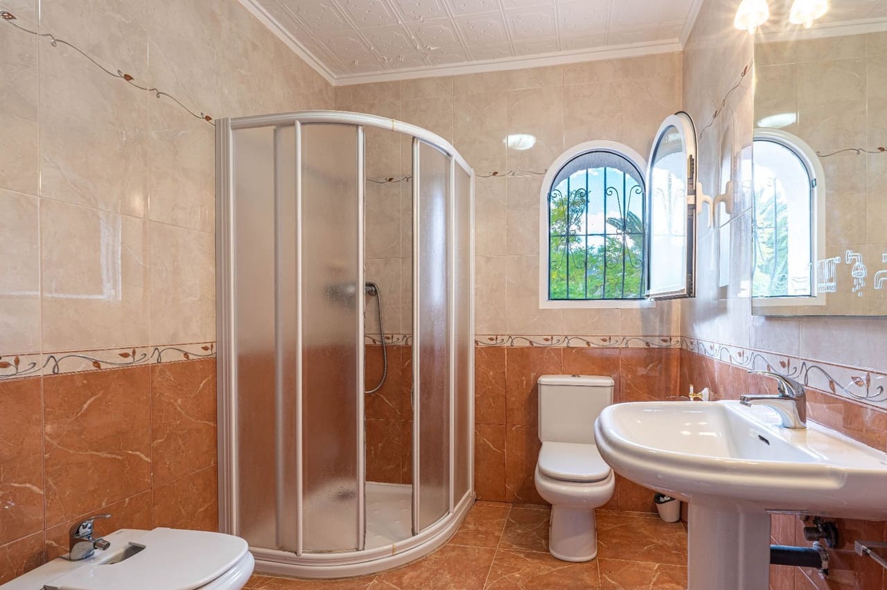 7 bedroom Villa for sale in Calpe / Calp with pool garage - € 690,000 (Ref: 8123831)