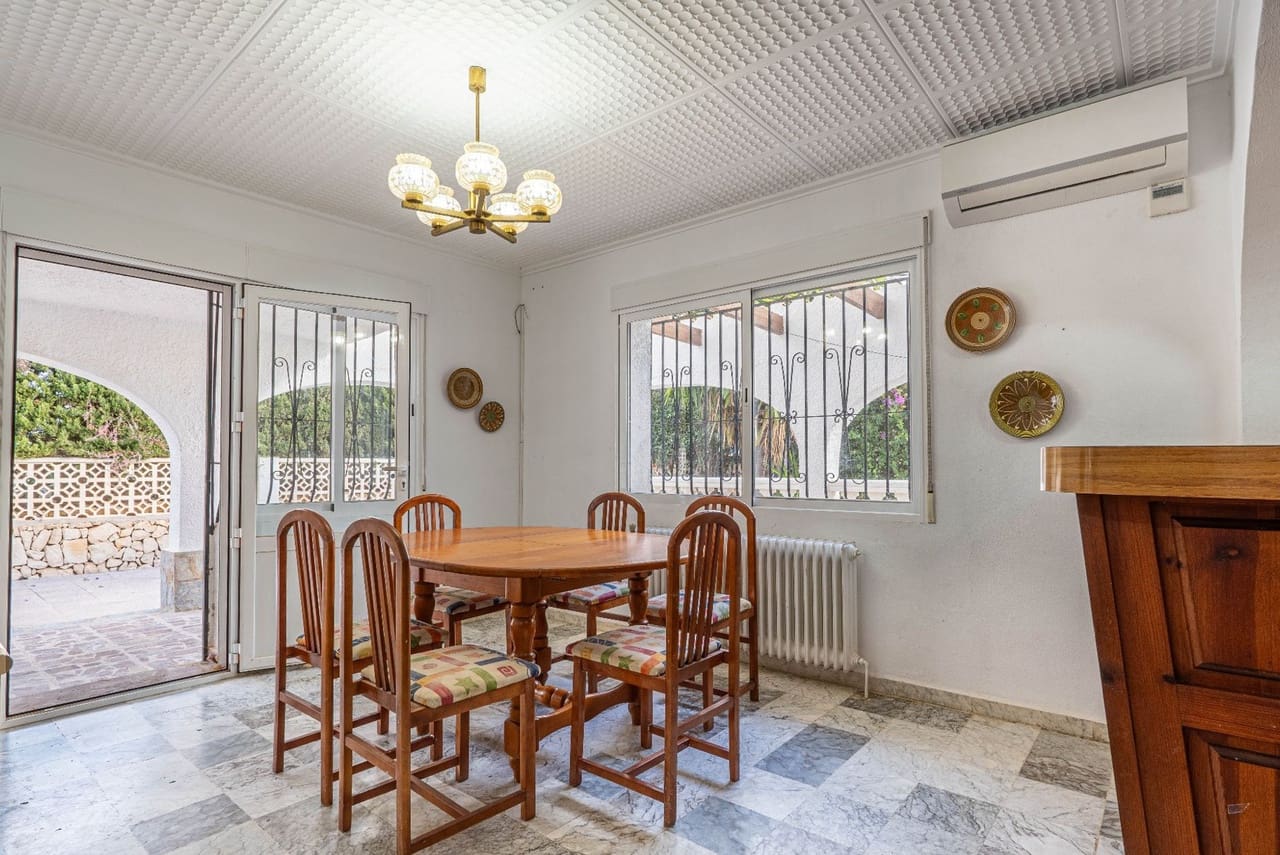 7 bedroom Villa for sale in Calpe / Calp with pool garage - € 690,000 (Ref: 8123831)