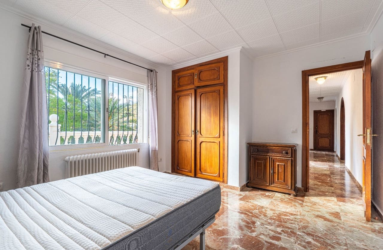 7 bedroom Villa for sale in Calpe / Calp with pool garage - € 690,000 (Ref: 8123831)