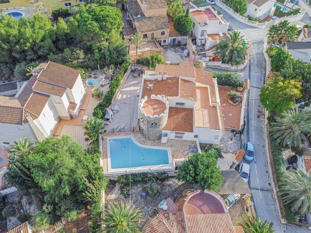 7 soveværelse Villa til salg i Calpe / Calp med swimmingpool garage - € 690.000 (Ref: 8123831)