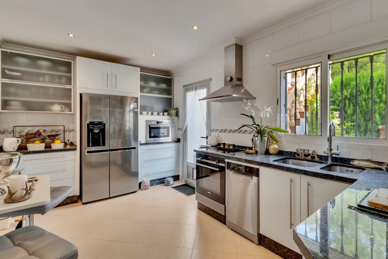 5 soverom Villa til salgs i Pego med svømmebasseng - € 699 000 (Ref: 8352665)