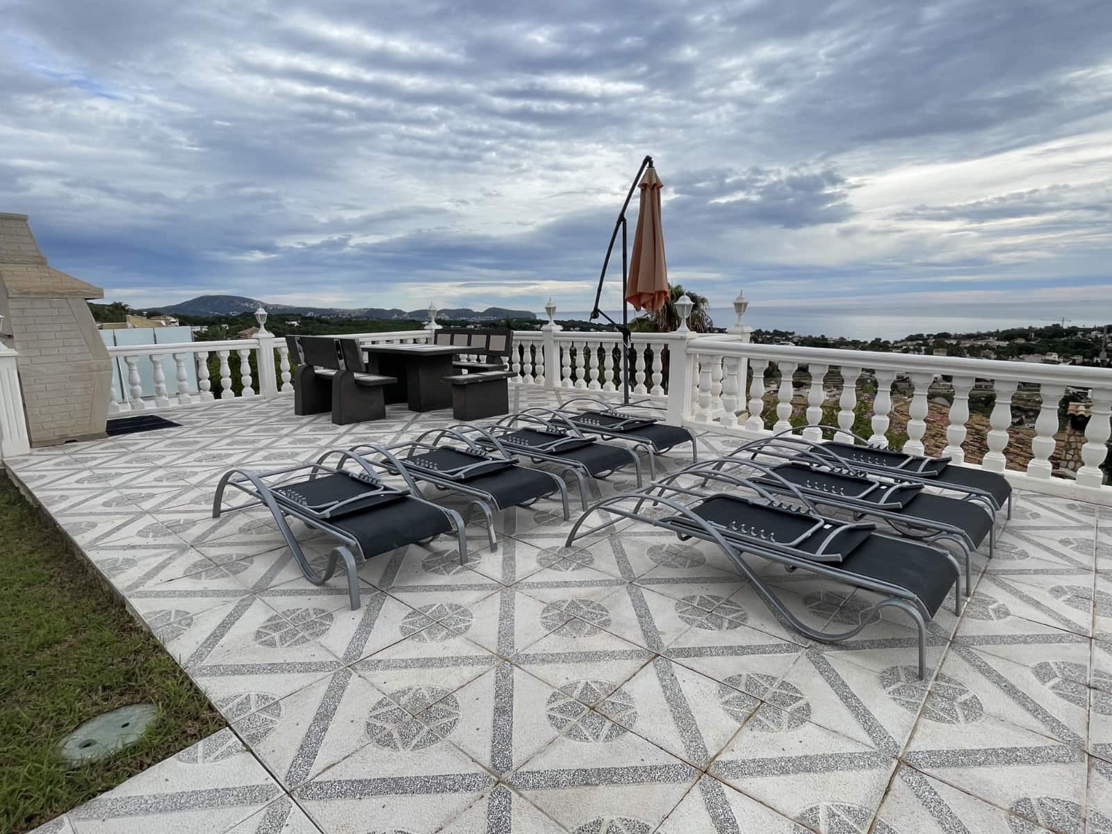 4 bedroom Villa for sale in Calpe / Calp with pool garage - € 1,250,000 (Ref: 8360699)