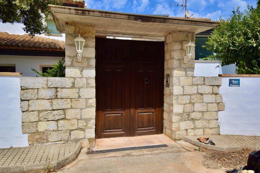 6 bedroom Villa for sale in Denia with pool garage - € 1,050,000 (Ref: 8714220)