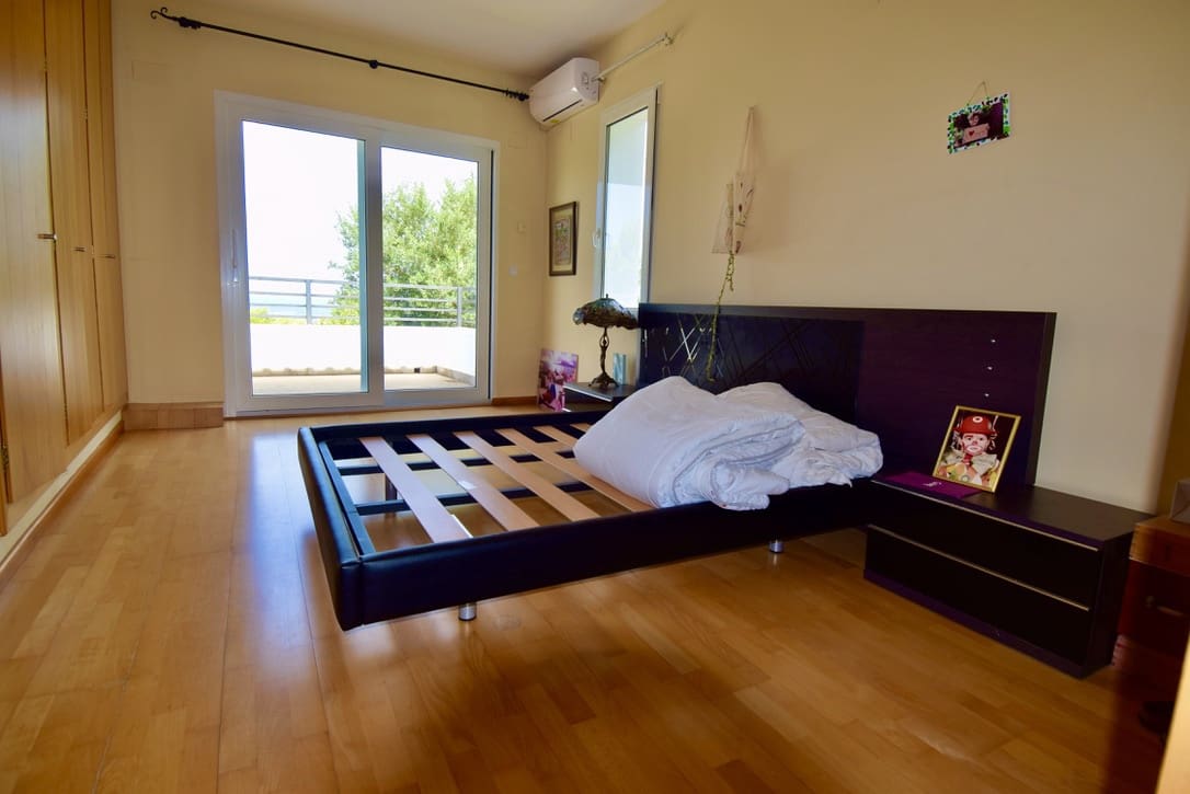 6 bedroom Villa for sale in Denia with pool garage - € 1,050,000 (Ref: 8714220)