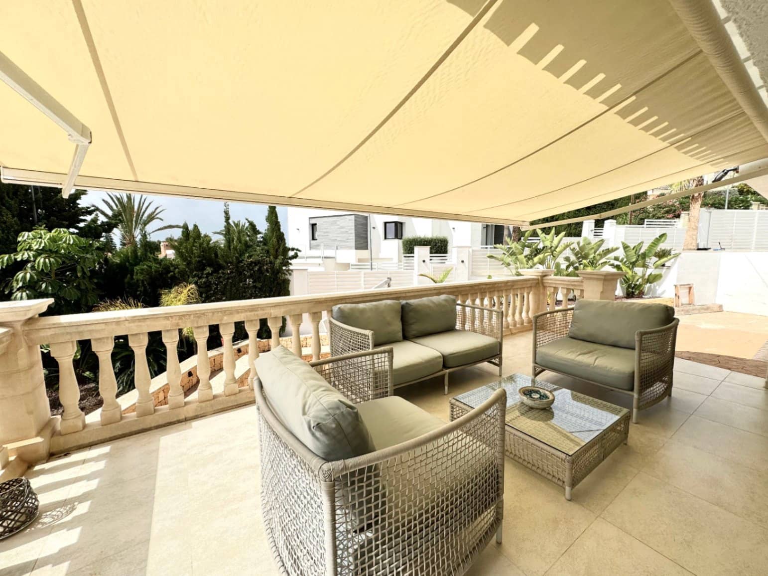 5 bedroom Villa for sale in La Nucia with pool garage - € 790,000 (Ref: 8771055)