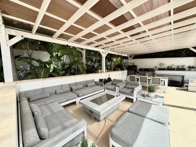 5 bedroom Villa for sale in La Nucia with pool garage - € 790,000 (Ref: 8771055)