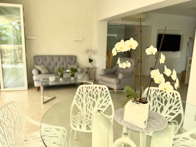 5 bedroom Villa for sale in La Nucia with pool garage - € 790,000 (Ref: 8771055)