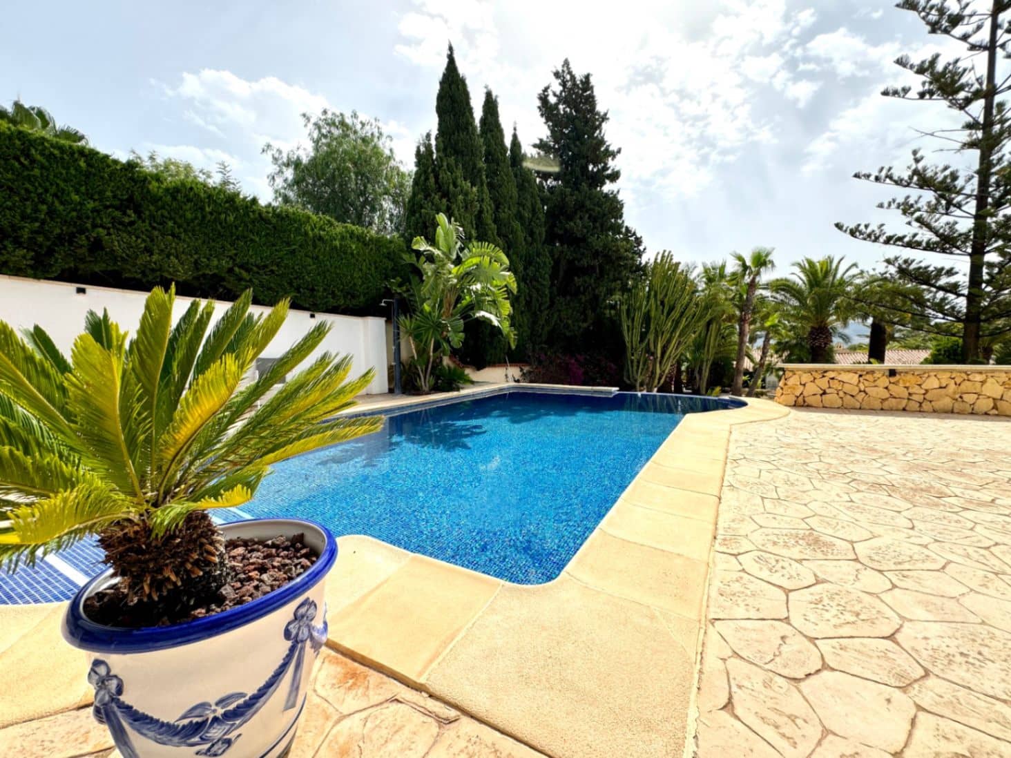 5 bedroom Villa for sale in La Nucia with pool garage - € 790,000 (Ref: 8771055)