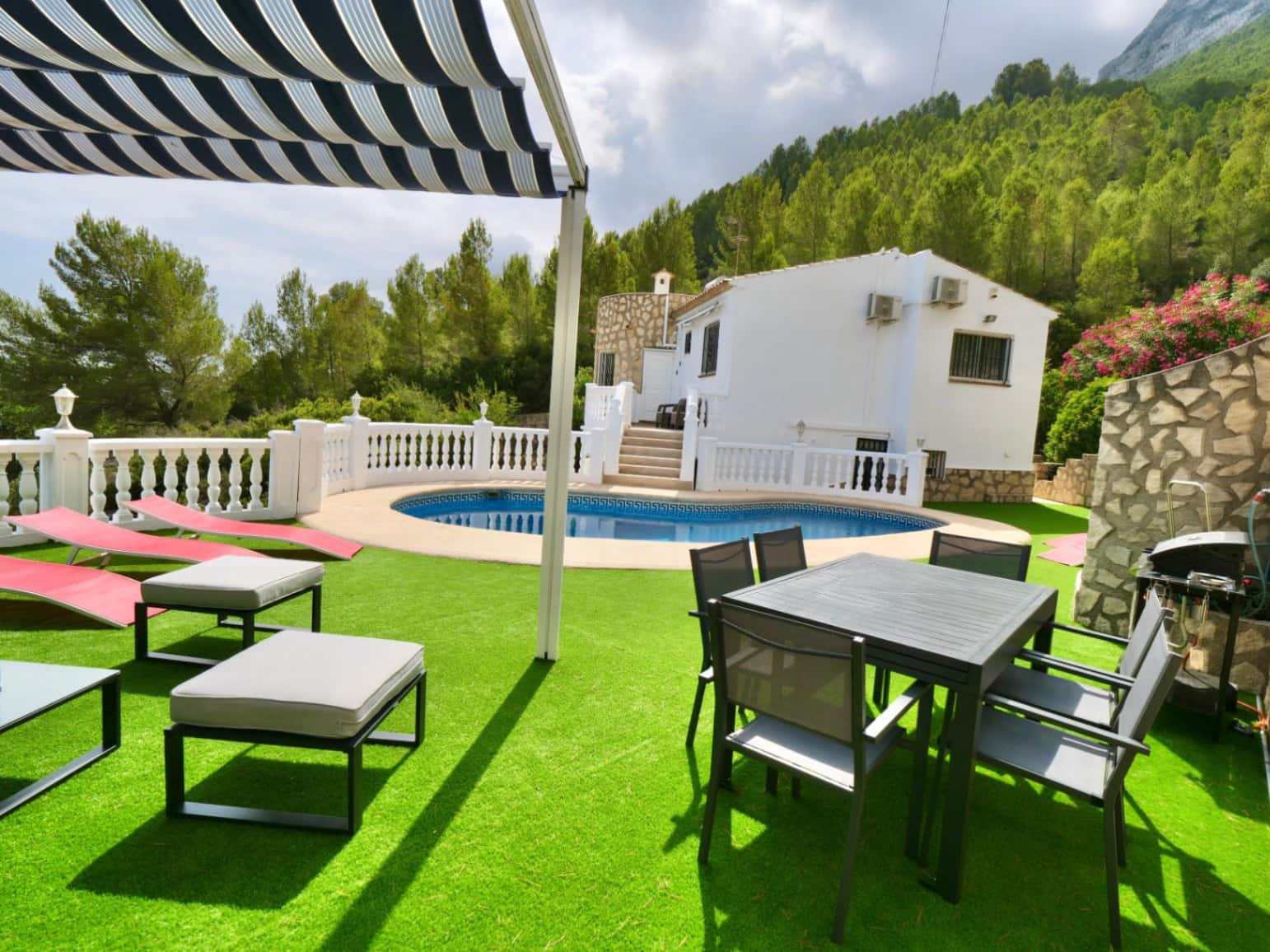 4 soverom Villa til salgs i Denia med svømmebasseng garasje - € 580 000 (Ref: 8771057)