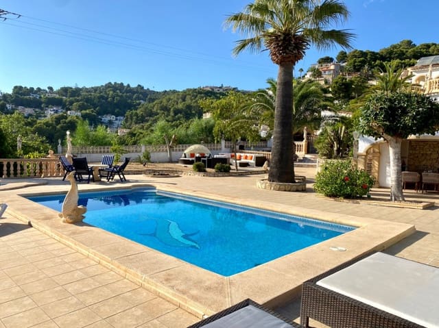 Chalet de 4 habitaciones en Moraira, Teulada-Moraira en venta con piscina - 1.190.000 € (Ref: 8771059)