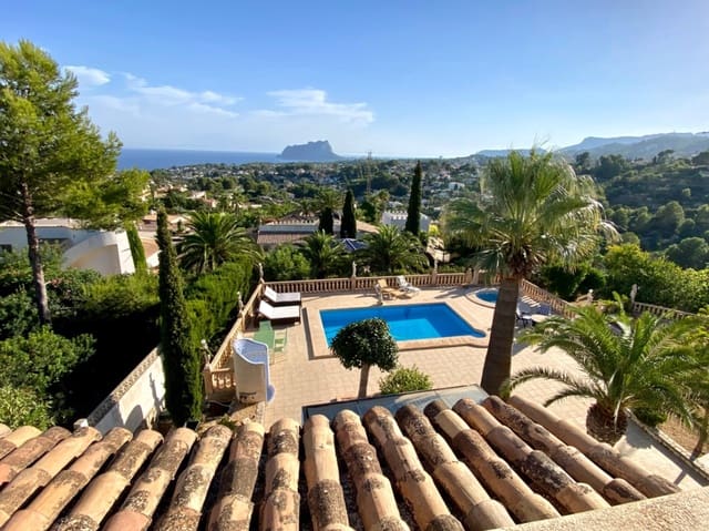 Chalet de 4 habitaciones en Moraira, Teulada-Moraira en venta con piscina - 1.190.000 € (Ref: 8771059)