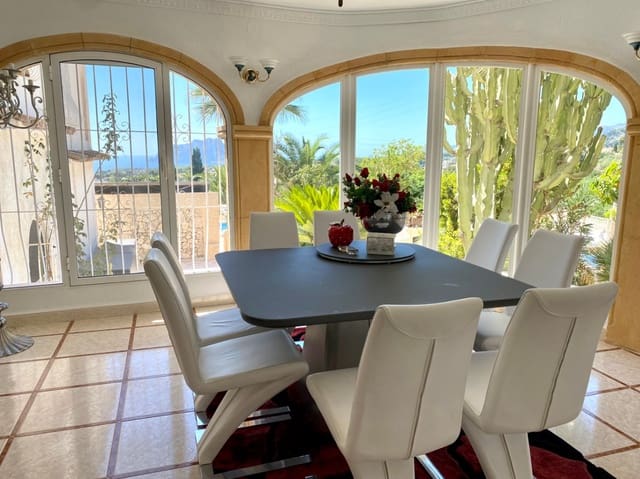 Chalet de 4 habitaciones en Moraira, Teulada-Moraira en venta con piscina - 1.190.000 € (Ref: 8771059)