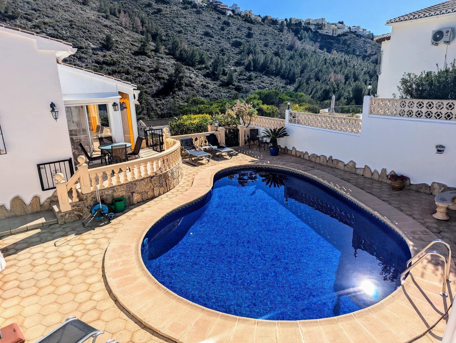 4 bedroom Villa for sale in Moraira with pool garage - € 665,000 (Ref: 8779774)