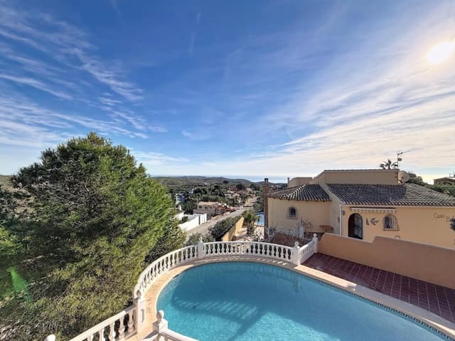 Chalet de 4 habitaciones en Benitachell / Benitatxell en venta con piscina - 619.000 € (Ref: 8814805)