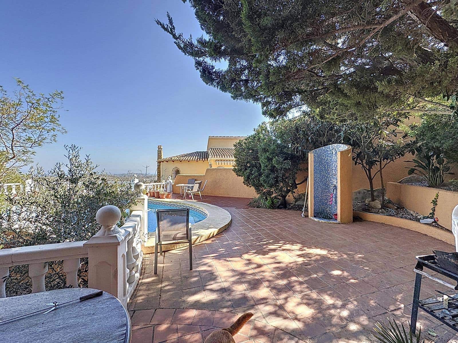 4 bedroom Villa for sale in Benitachell / Benitatxell with pool - € 619,000 (Ref: 8814805)