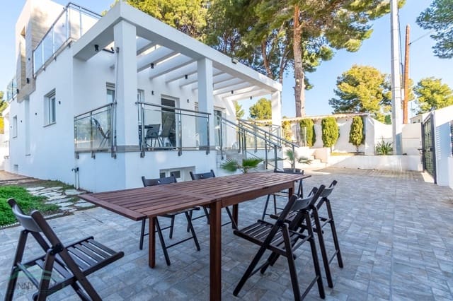 4 bedroom Villa for sale in La Nucia with pool - € 620,000 (Ref: 8814812)