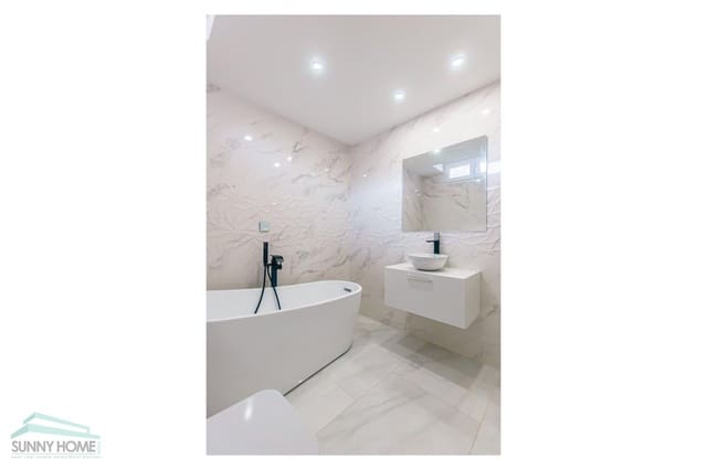 4 makuuhuone Huvila myytävänä paikassa La Nucia mukana 
autotalli - 620 000 € (Ref: 8814812)