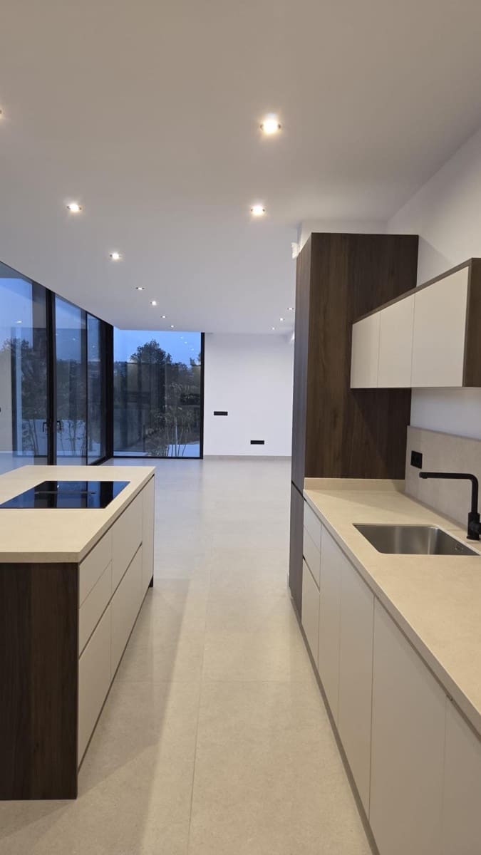 3 bedroom Villa for sale in Calpe / Calp - € 1,135,000 (Ref: 8820582)