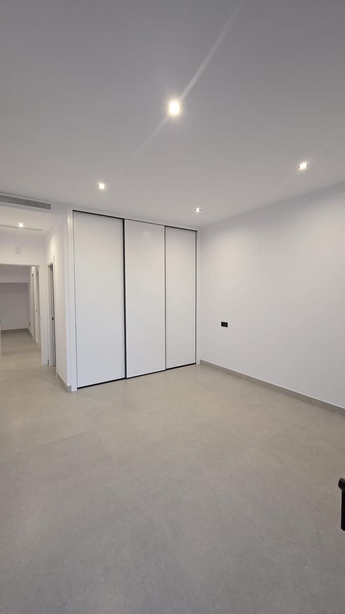 3 bedroom Villa for sale in Calpe / Calp - € 1,135,000 (Ref: 8820582)