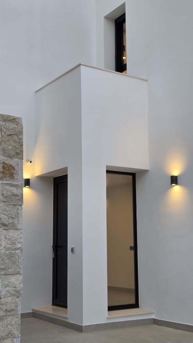 3 bedroom Villa for sale in Calpe / Calp - € 1,135,000 (Ref: 8820582)