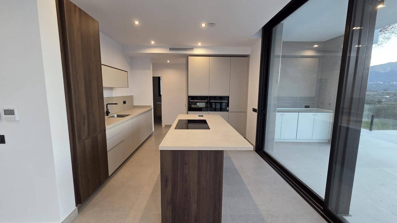 3 bedroom Villa for sale in Calpe / Calp - € 1,135,000 (Ref: 8820582)