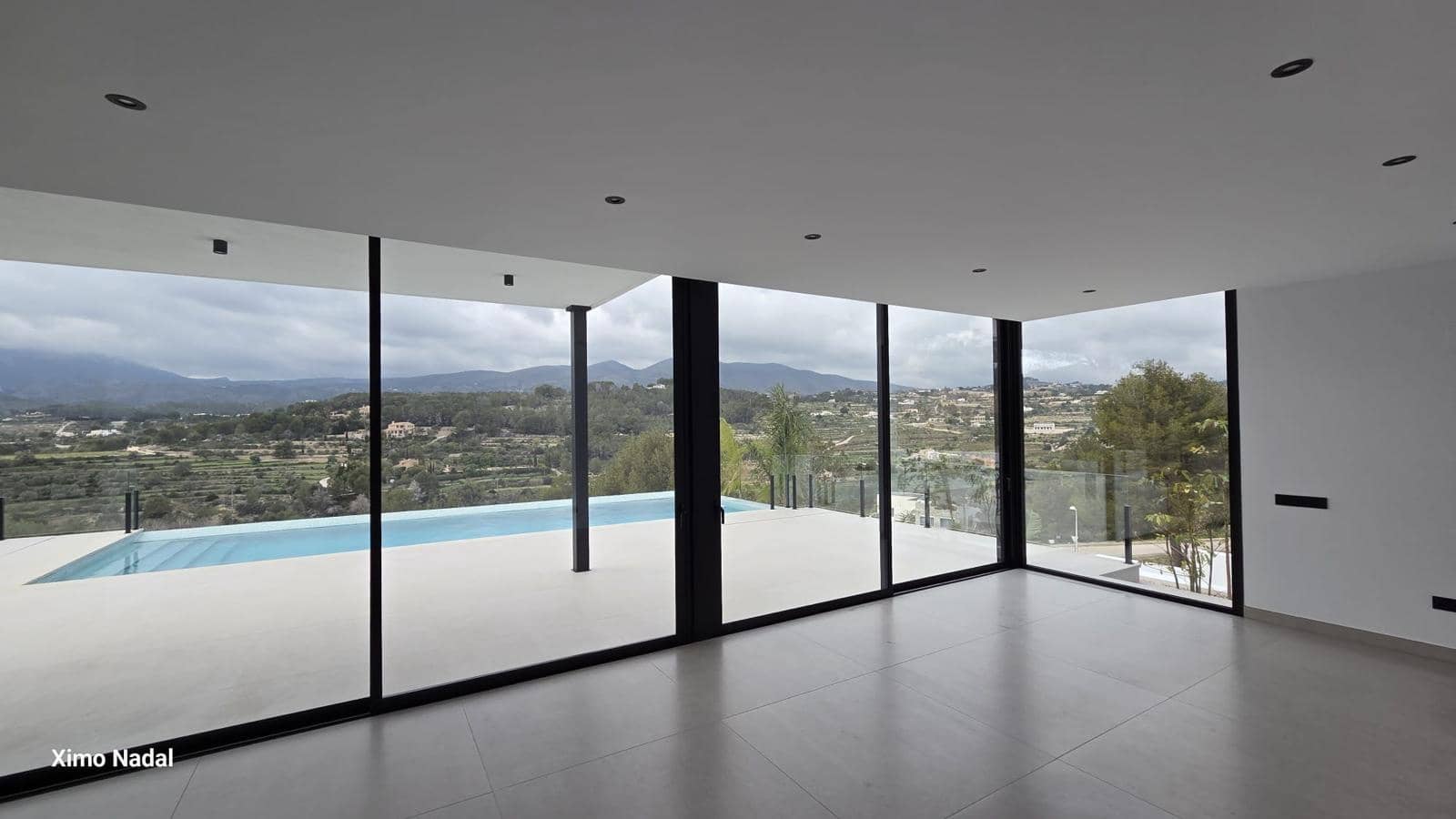 3 bedroom Villa for sale in Calpe / Calp - € 1,135,000 (Ref: 8820582)