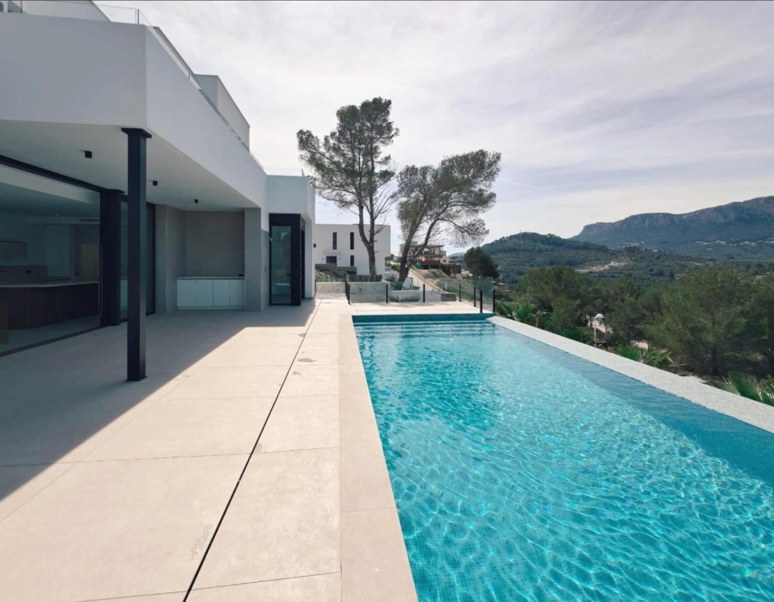 3 bedroom Villa for sale in Calpe / Calp - € 1,135,000 (Ref: 8820582)