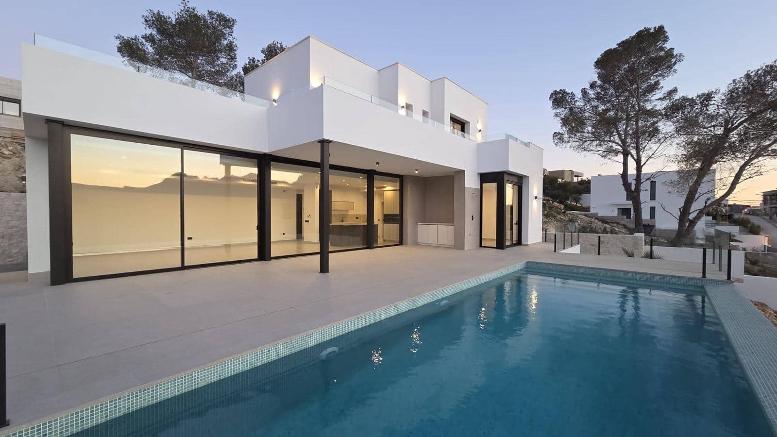 3 bedroom Villa for sale in Calpe / Calp - € 1,135,000 (Ref: 8820582)