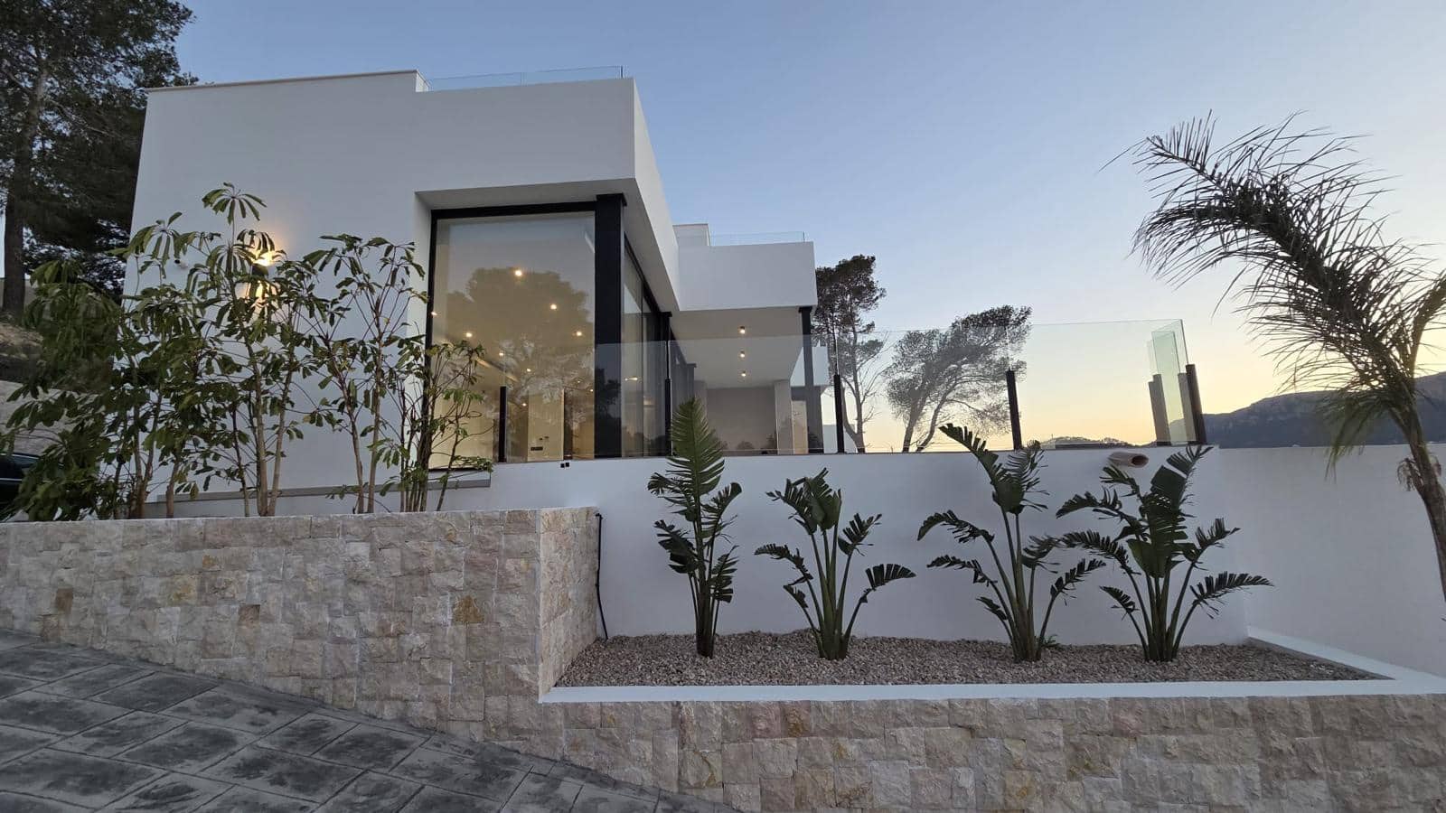 3 bedroom Villa for sale in Calpe / Calp - € 1,135,000 (Ref: 8820582)