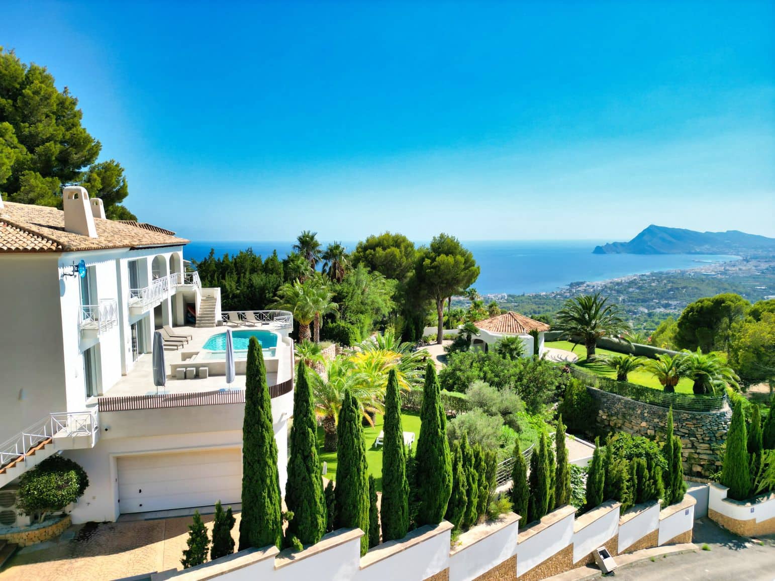 4 bedroom Villa for sale in Altea with pool - € 2,650,000 (Ref: 8867477)