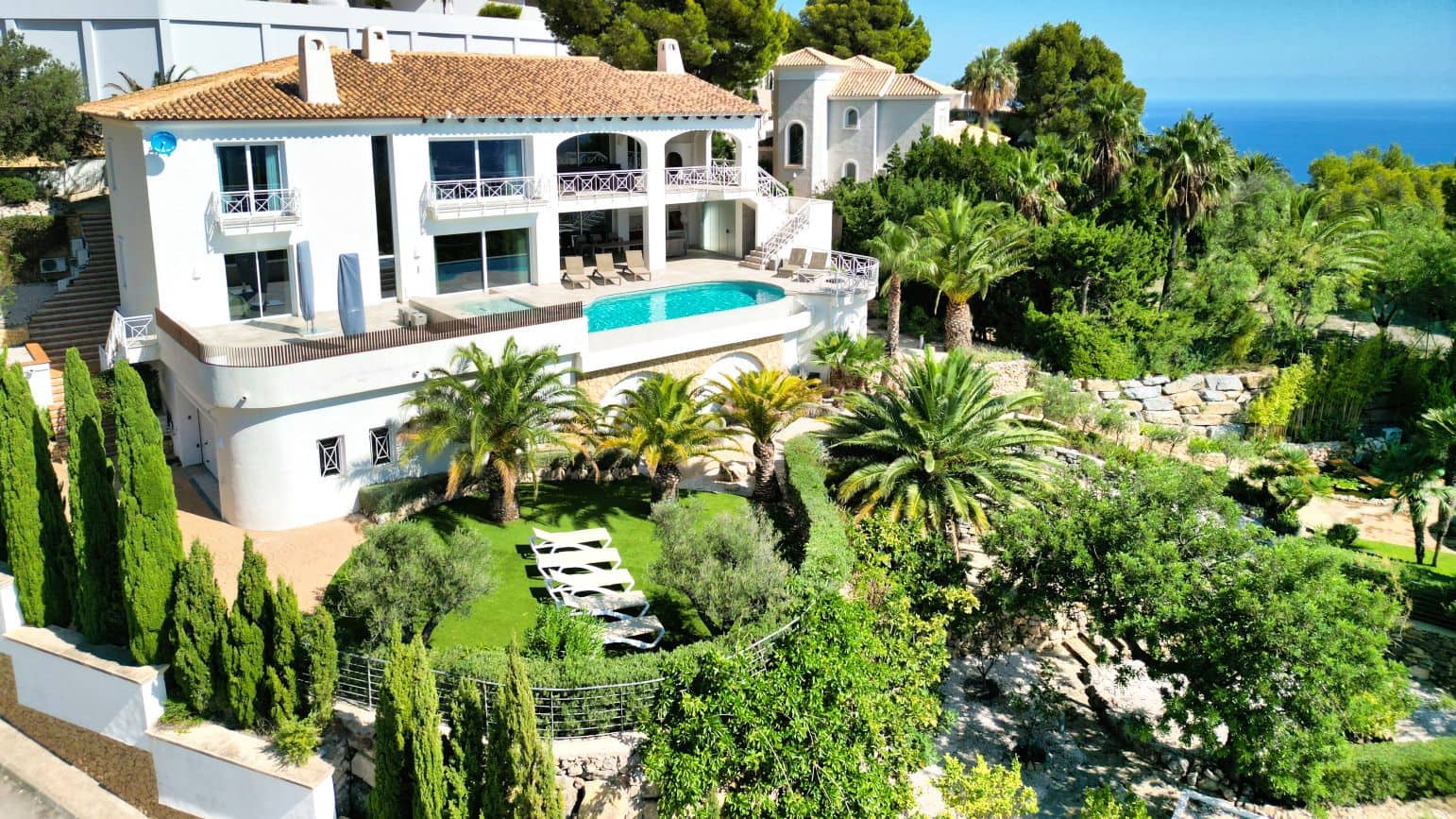 4 bedroom Villa for sale in Altea with pool - € 2,650,000 (Ref: 8867477)