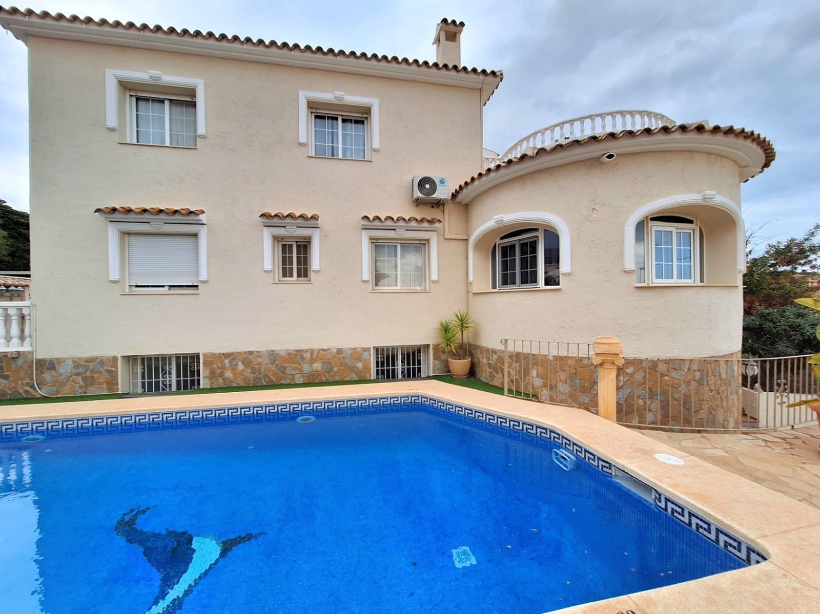 5 bedroom Villa for sale in Calpe / Calp with pool - € 675,000 (Ref: 8903889)
