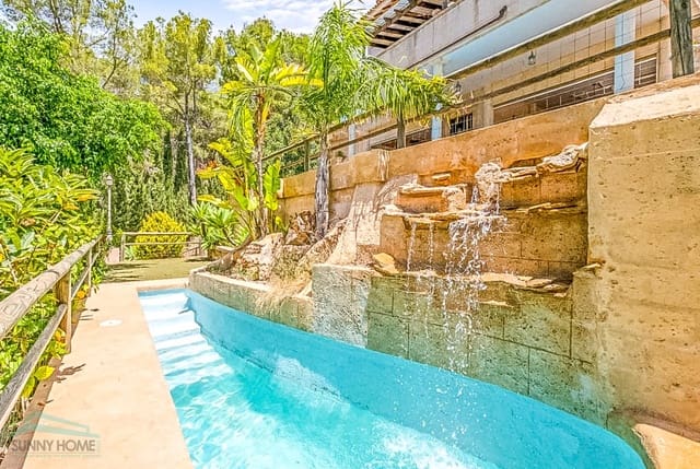 4 bedroom Villa for sale in Altea with pool garage - € 645,000 (Ref: 8907860)